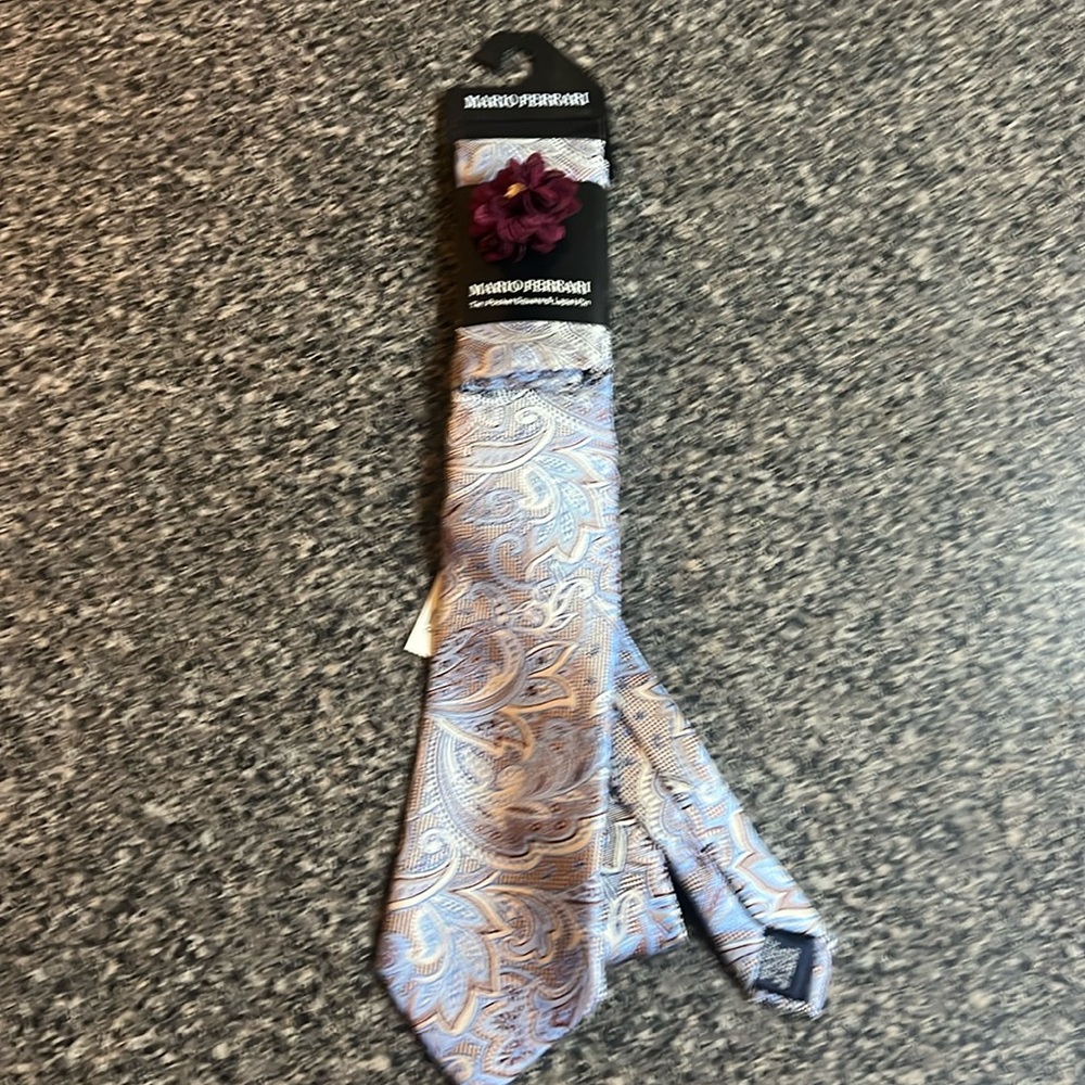 Mario Ferrari Tie, Pocket Square & Lapel Pin